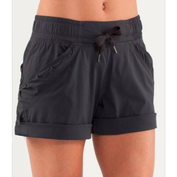 LULULEMON ATHLETICA Play In The Sun Short Size 4 - Picture 1 of 3